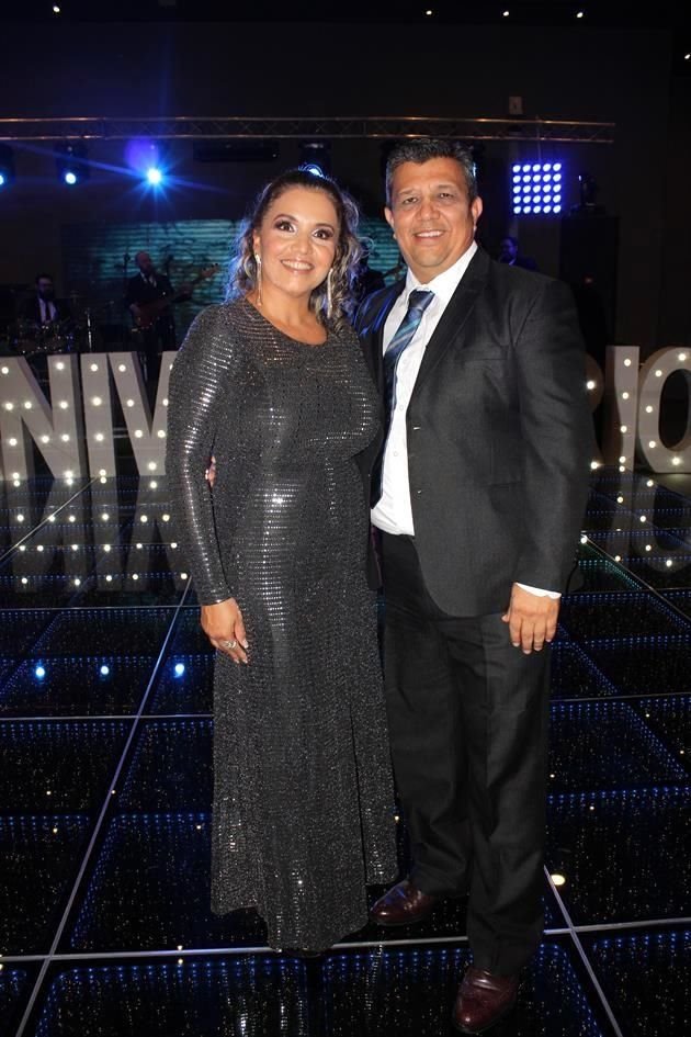 Claudia Aranda de Garza y Rogelio Garza