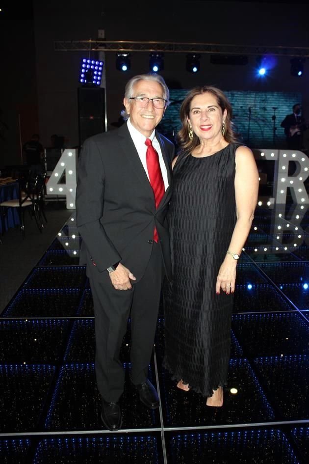 Arturo Martínez y Laura Lozano