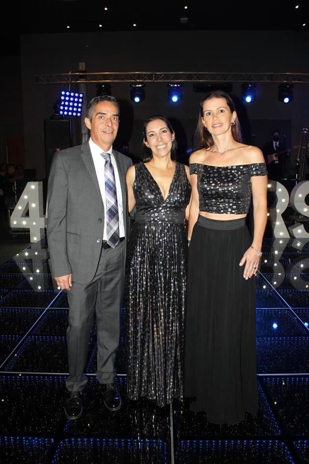 Osbaldo Valdés, Alejandra Saenz y Jana Berthova