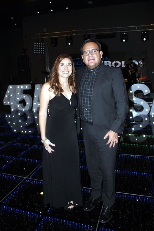 Adriana Gámez y Roberto Valles