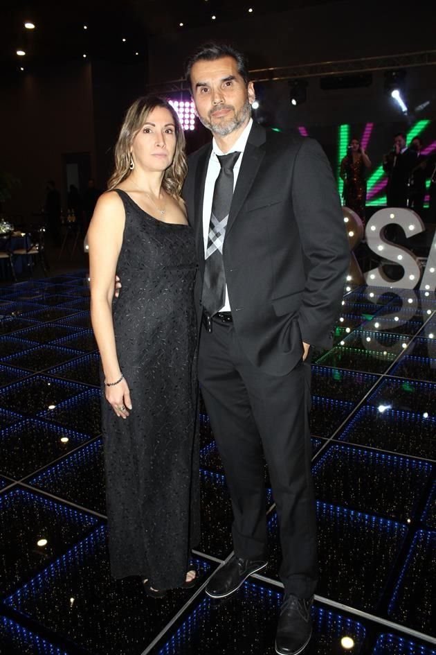 Rosy Sauceda y César Montalvo