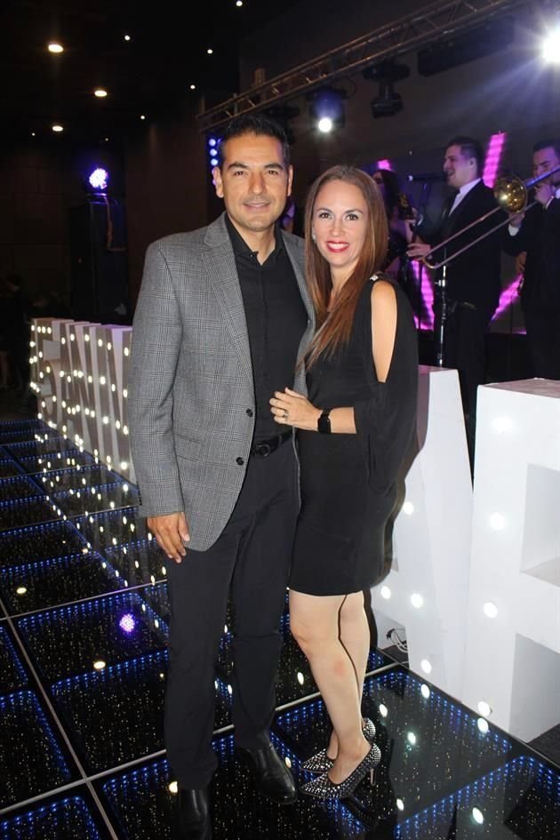 Mary Reyes y Roger Frías