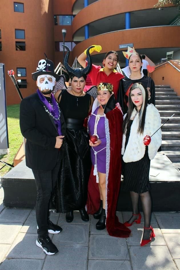 Adrián Menchaca, Yesika Arteaga, Marlene Moran, Yasmín  Delgado, Maritza Escamilla y Adriana López