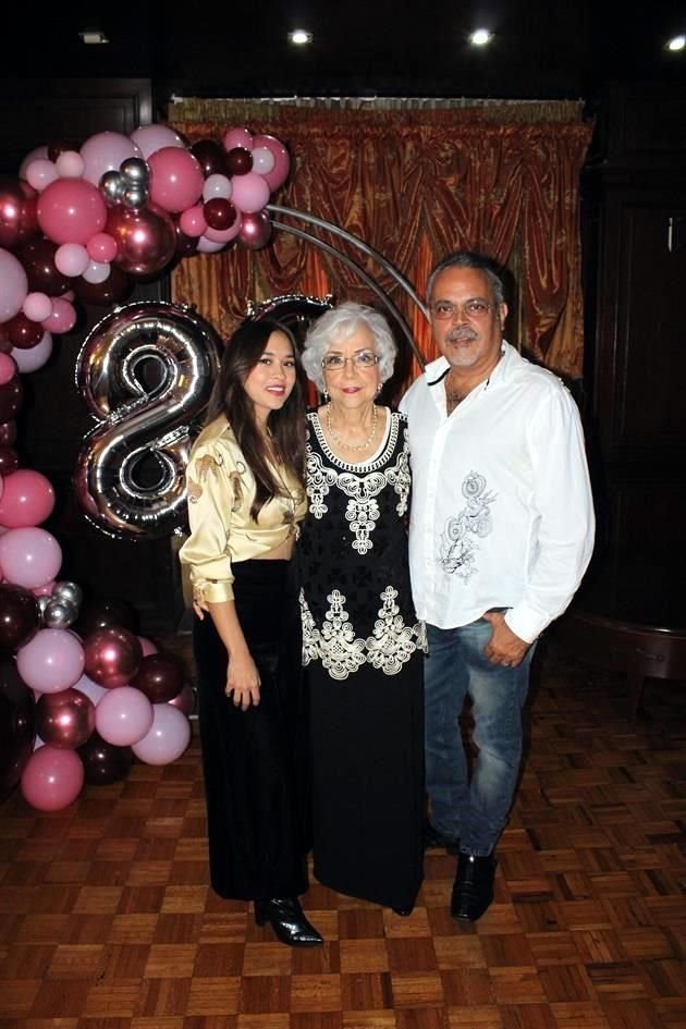 Hannea Sandoval, María Villarreal Treviño y Fernando Martínez