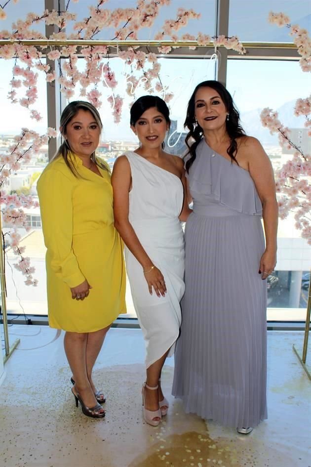 Brenda Alemán de Luevano, Cinthia Luevano y Blanca Fortozo de Gallardo