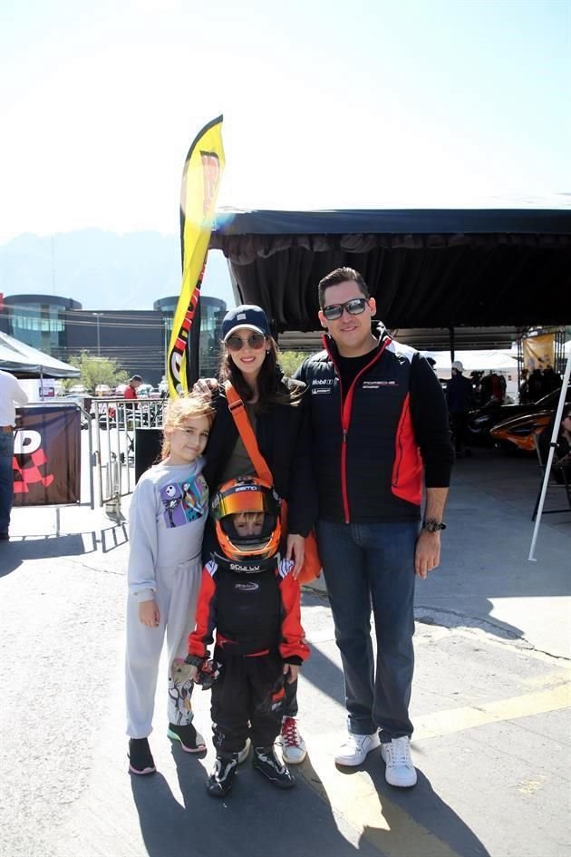 Victoria Cortés, Sofía Jiménez, Joel Cortés y Marcelo Cortés