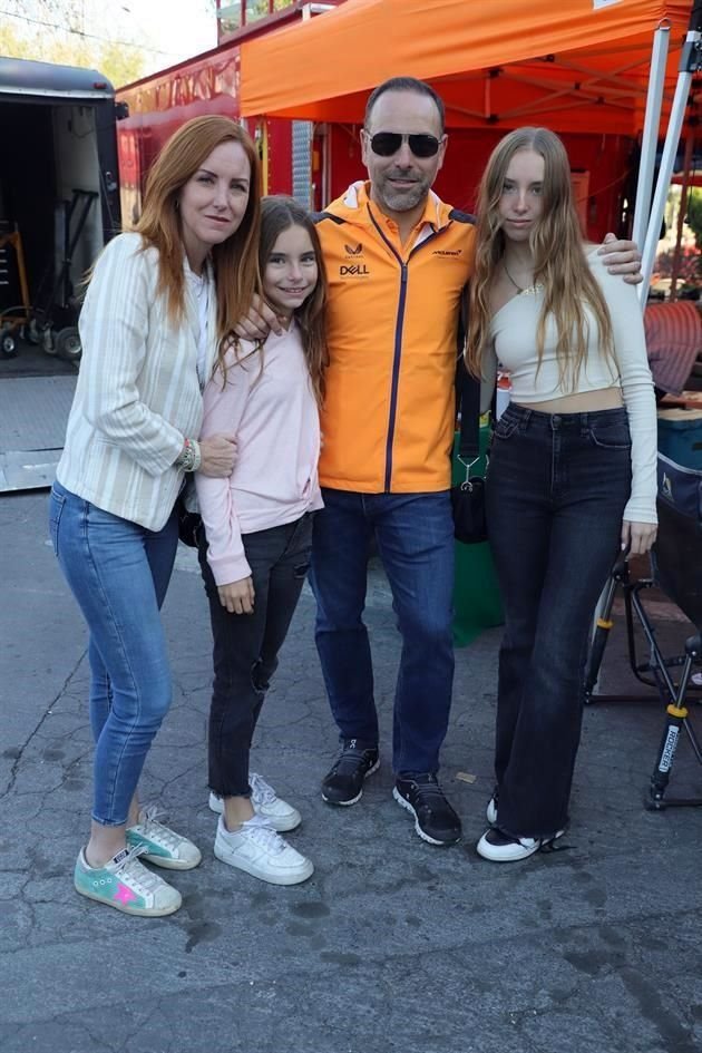 Ale Treviño, Gretel Robles, Fernando Robles y Raquel Robles