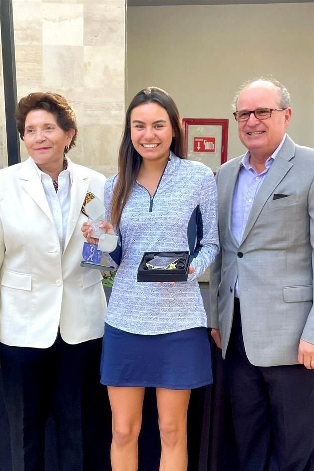 Claudia García, Mónica Delgado y Rodolfo Canseco