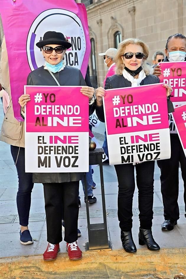 Margarita Durán de Lobo y Adriana Garza Morton de Santos