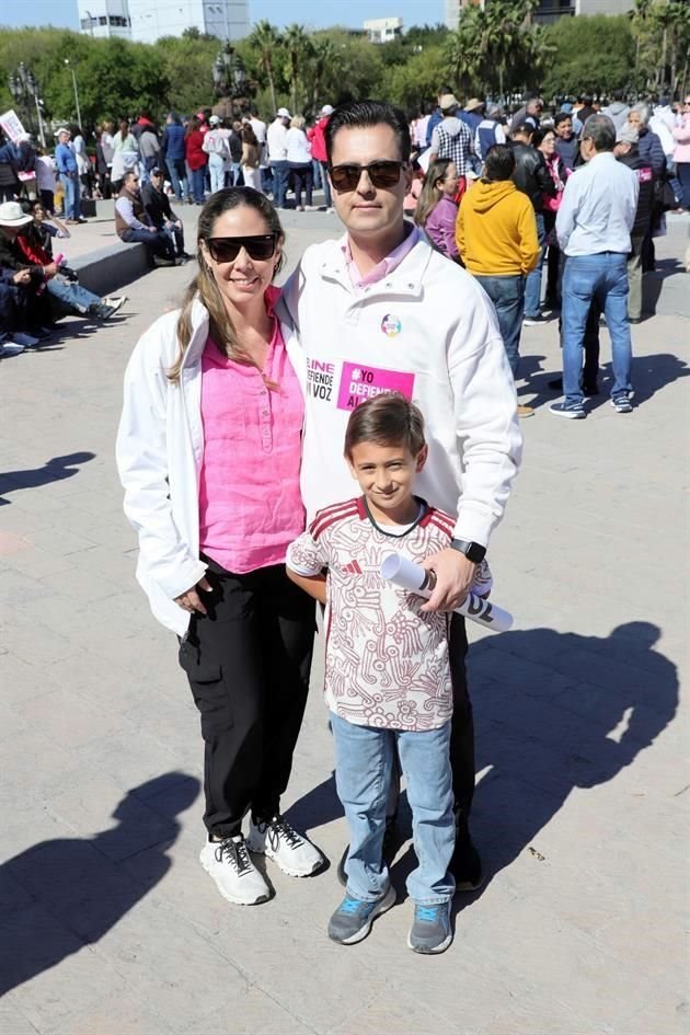 Magda Montemayor de González, Jesús Horacio González y Ricky González