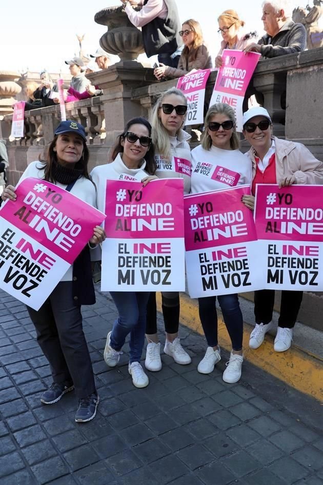 Cata Jaime, Margarita Zambrano, Verónica Gracia, Norma Lavin y Lorena Martínez