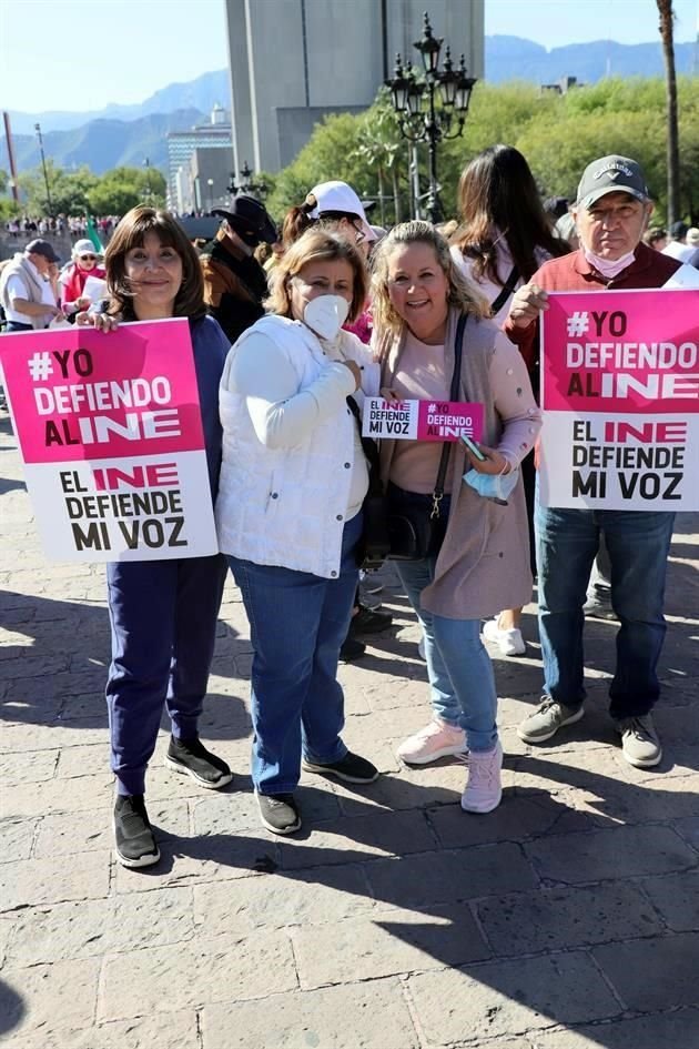 Cecilia Gamboa de Garza, Cecilia Garza, Olga Gracia de Gamboa, Patricia Cárdenas de Escudero y Jorge Escudero