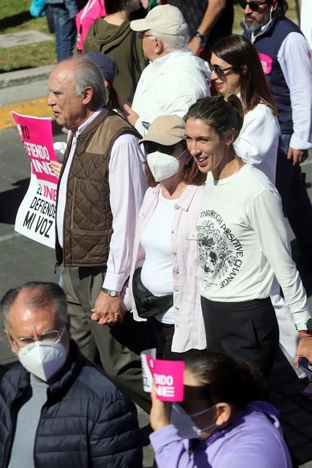 Fernando Canales Clariond, Ángela Stelzer de Canales y Mariana Canales