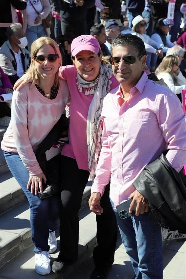 Ana María Guerra de Montaño, Lidia Pérez de Warnholtz y Joaquín Montaño