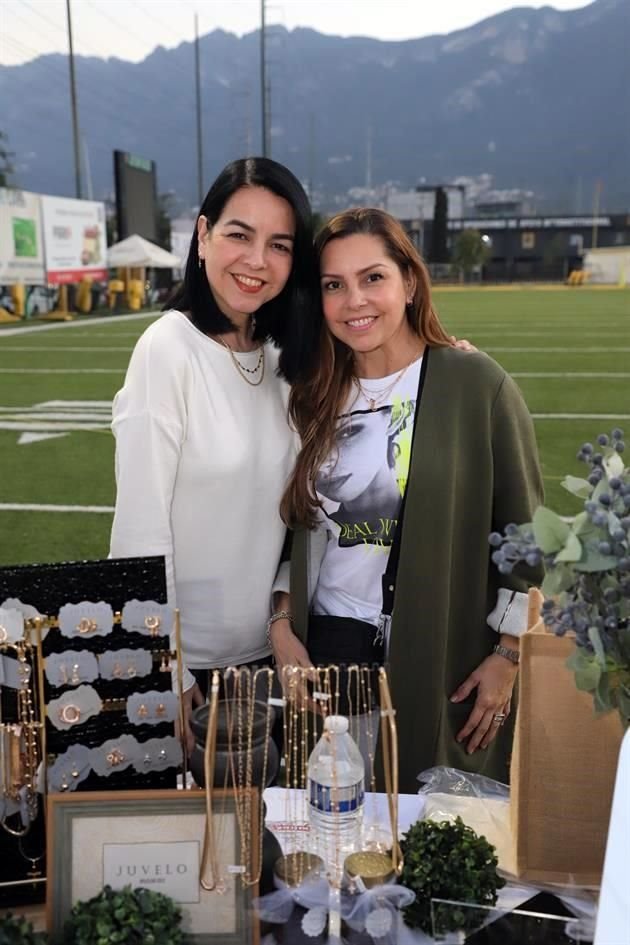Silvia Oyervidez y Adriana Oyervidez