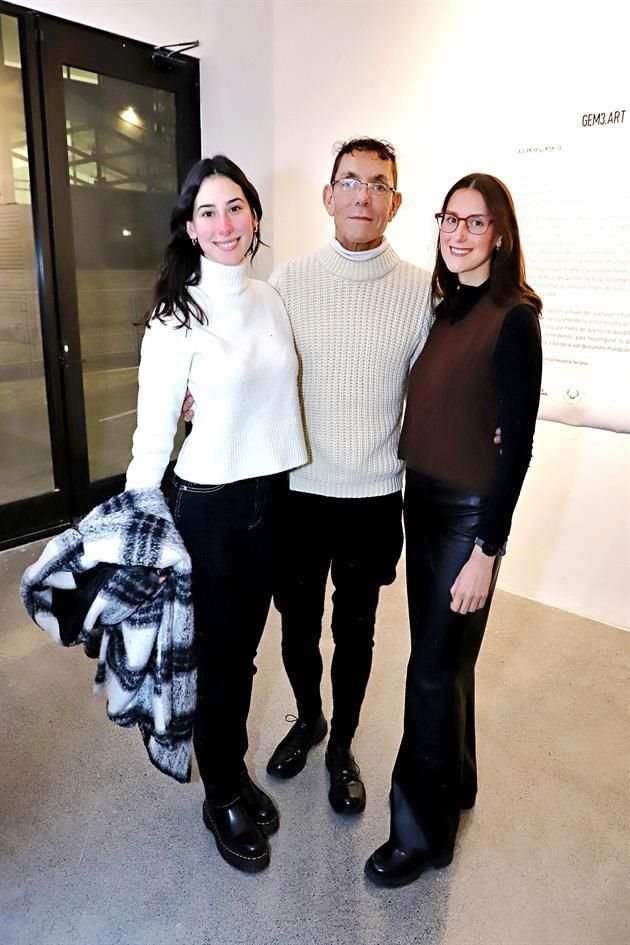 Elena Villarreal, Generoso Villarreal y Eugenia Villarreal