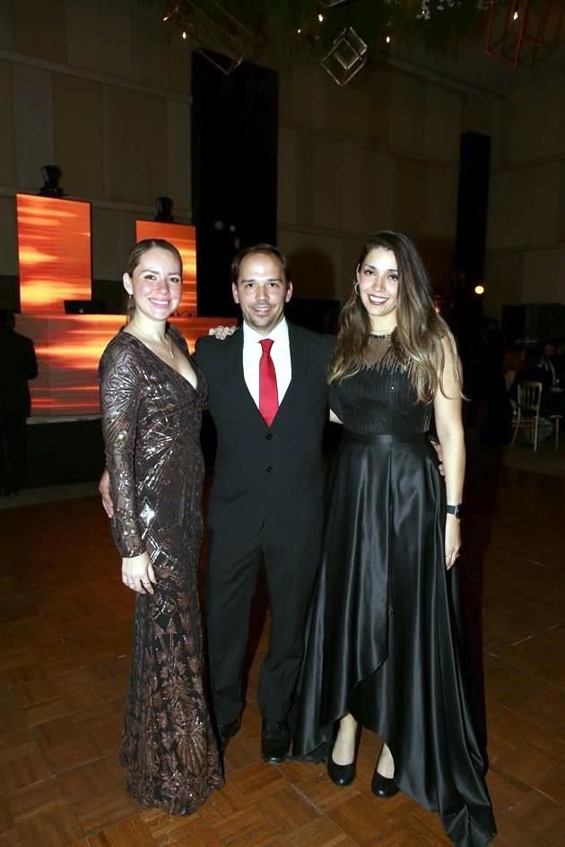 Cristi Ramírez, Gustavo Ortiz y Pamela Ortiz