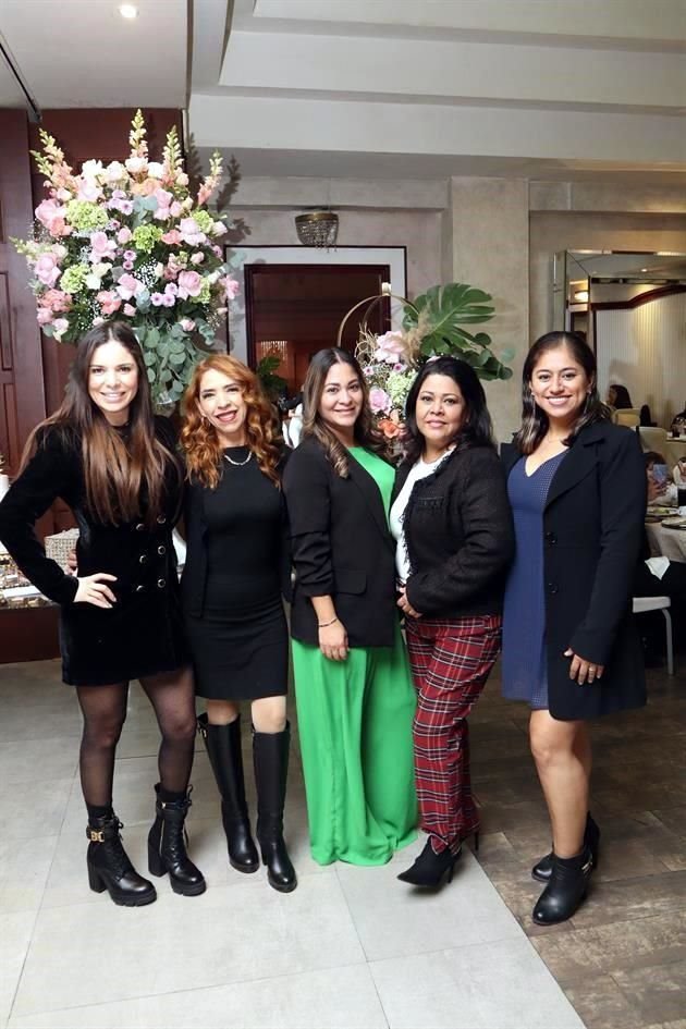 Pamela Morales, Alicia Ortega, Tania Salazar, Paquis Torres y Verónica Velázquez