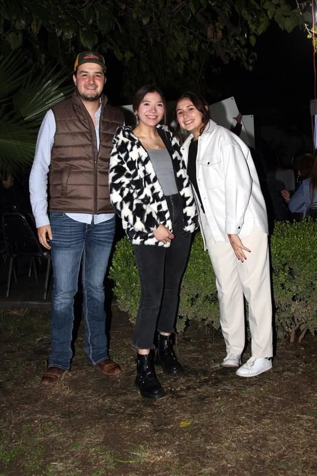Miguel Leal, Daniela Westrup y Camila Reyna
