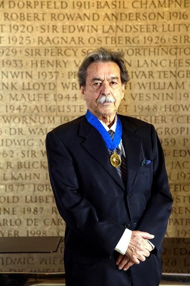 El artífice fue laureado también con el León de Oro en la Bienal de Venecia y el Premio Imperial de Japón.