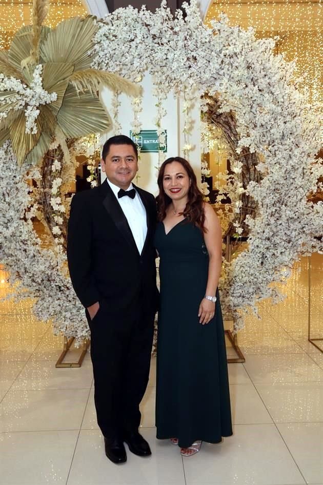 Mario Silva y Brenda Beltrán