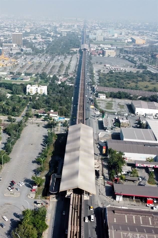 Por fallas estructurales graves en los capiteles del viaducto elevado, desde el lunes Metrorrey cerró seis estaciones de la Línea 2: Niños Héroes, Universidad, Anáhuac, San Nicolás, Tapia y Sendero.