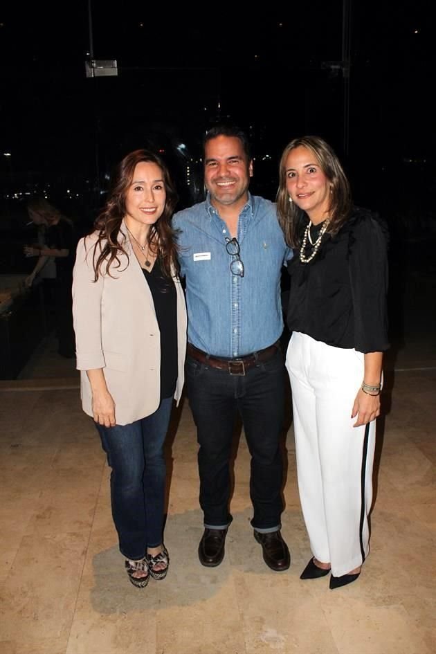 Claudia Hinojosa, Helio Ceniceros y Alejandra Quintanilla