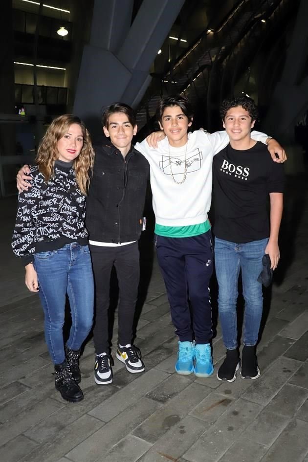 Tatiana Cavazos, Alejandro Fernández, Alejandro Pérez y Ramiro Botello