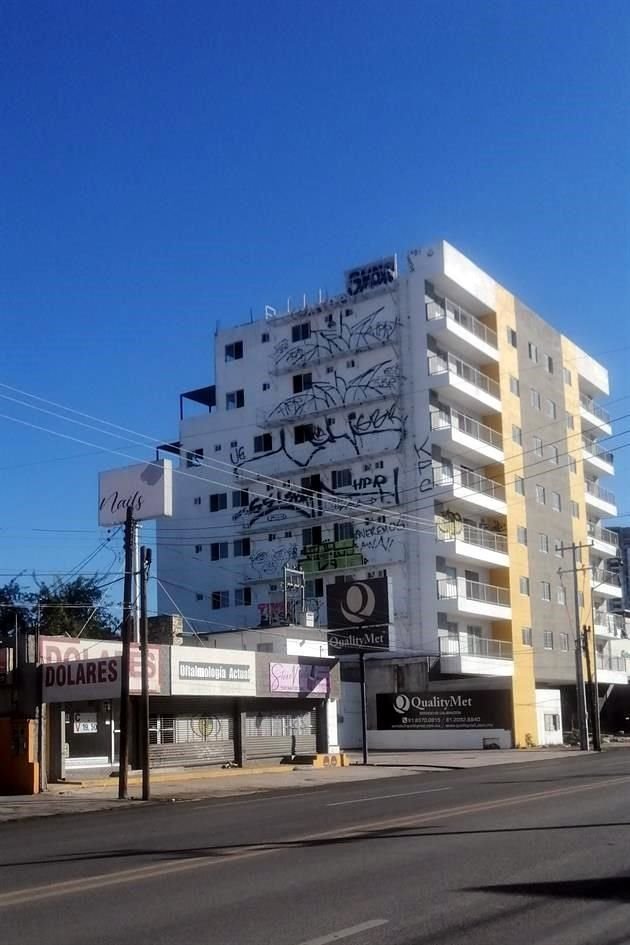 La propiedad abandonada se ubica en Simón Bolívar, de la Colonia Mitras Centro.