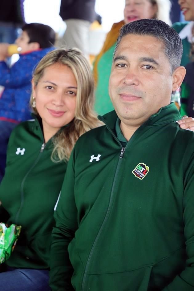 Alicia Canizales y Yudel Venegas