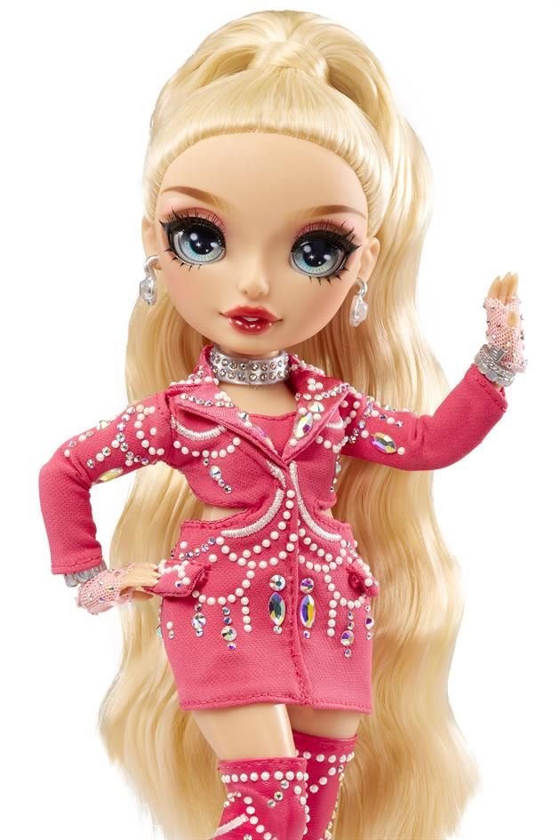 La línea de muñecas 'Rainbow High' lanzó una muñeca inspirada en la socialité Paris Hilton.
