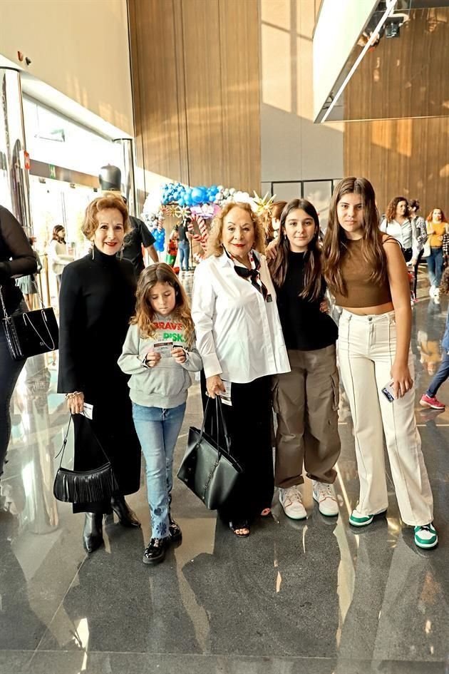 Adriana Tijerina, Sofía Treviño, Aurora Cantú de Cagnasso, Karla Cagnasso y Ana Regina Flores