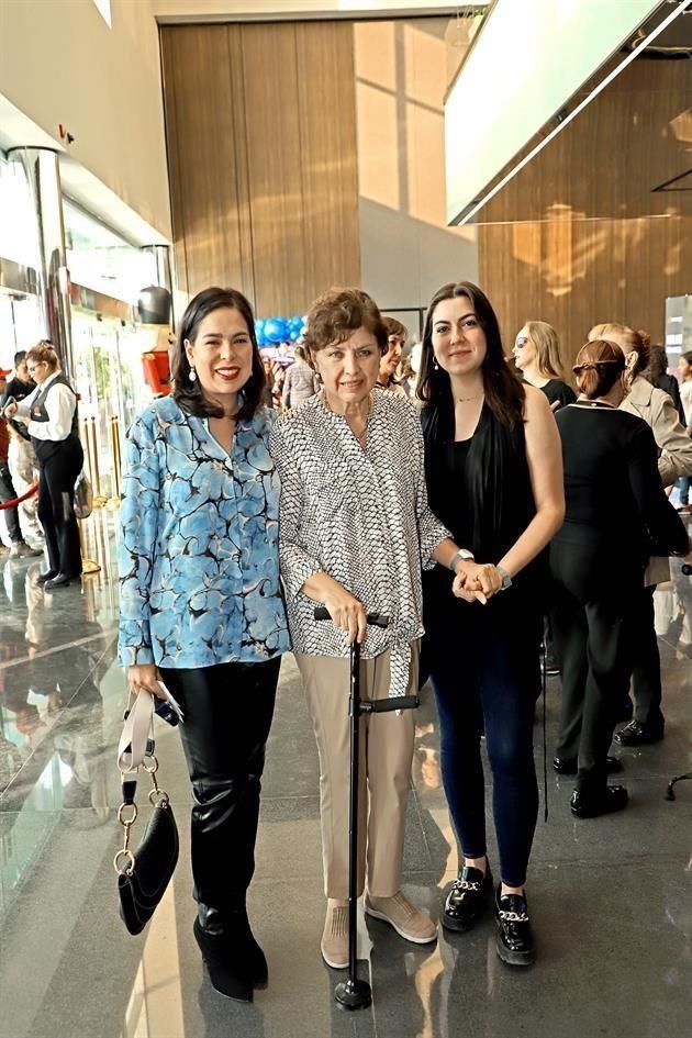 Gabriela Riveros, Conchita Riveros e Isabella Zambrano
