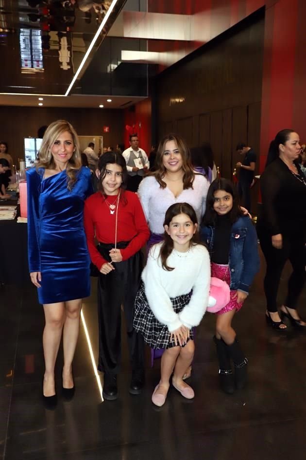 Claudia Ortega, Claudia Carolina Lozano, Melissa Ortega, Alejandra Salgado y Melissa Ríos