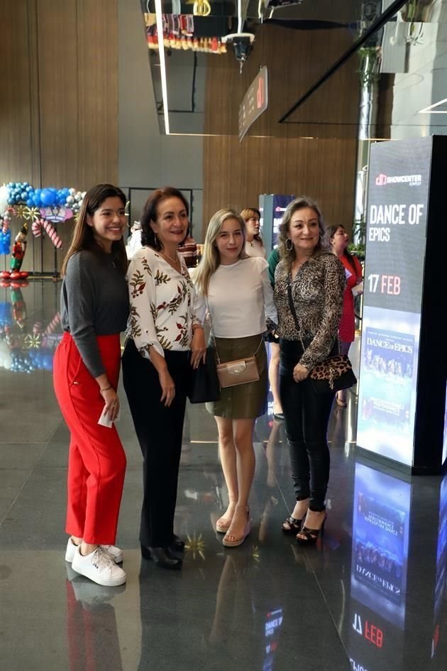 Montserrat Olivas, Melissa Jiménez, Amy Celestino y Miriam Jiménez