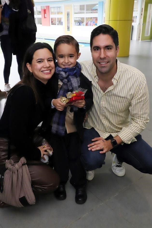 Fernanda Castillejos, Andrés Salinas Castillejos y Andrés Salinas