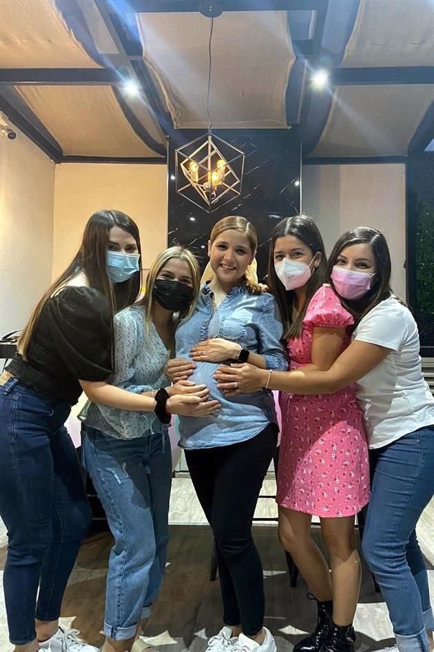 Daniela Villarreal y amigas