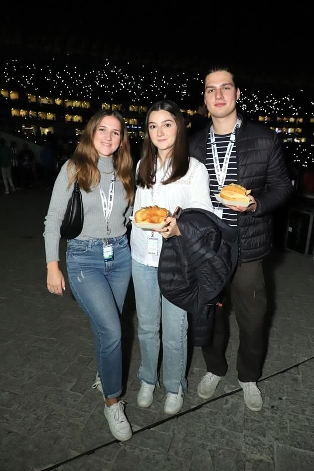 Caro Gutiérrez, Marcela Tamez y Tomás Zoika