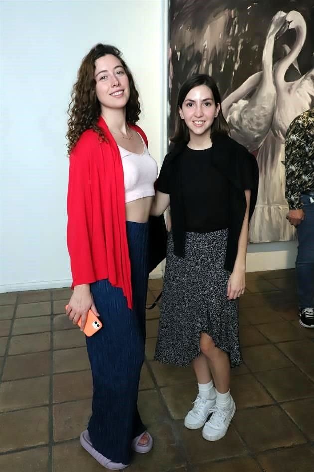 Paola de la Peña y Vivian Vargas