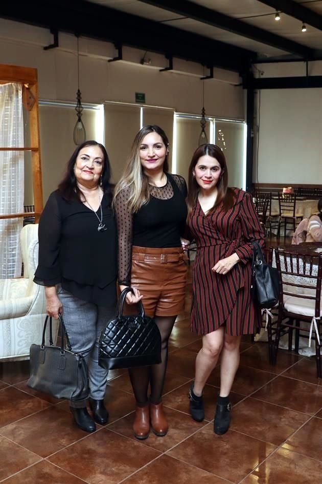 Margarita Guevara de Loredo, Claudia Loredo y Lucy Escobedo