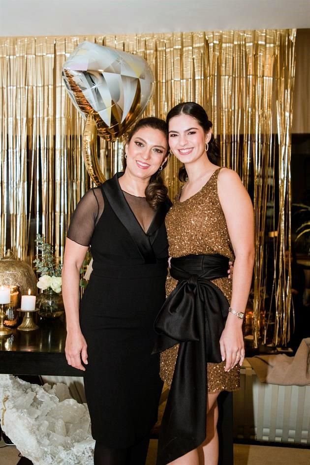 Morena de la Garza de Valdés y Ángela Valdés