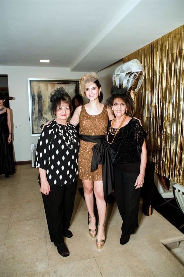 María Rosa Argüelles de Valdès, la novia y Amalia Galván
