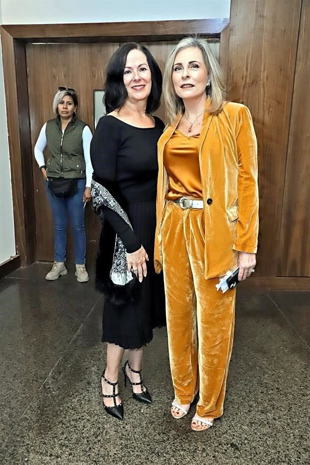 Claudia Morales de García y Belén Llano