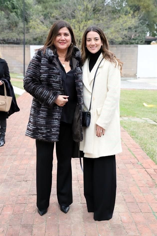 Cecilia Soriano de Garza y Roberta Garza de González