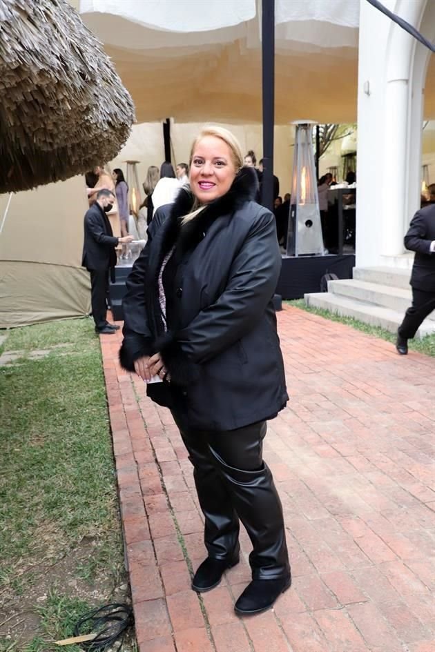 Yoya Sáenz de Martínez Ábrego