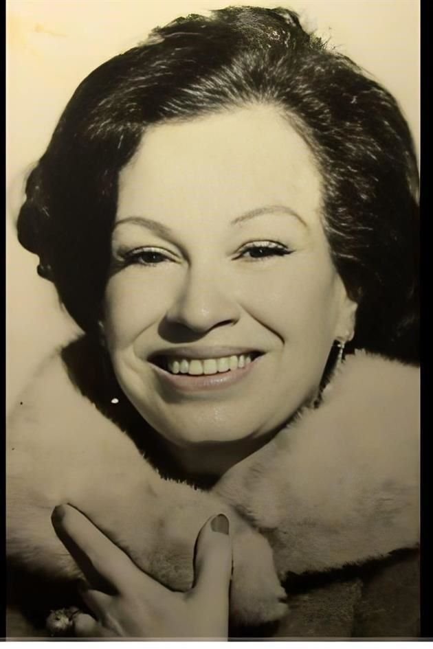 Como soprano, de gran temperamento y disciplina de hierro, Suárez cosechó éxitos en Nueva York y en la Ciudad de México.