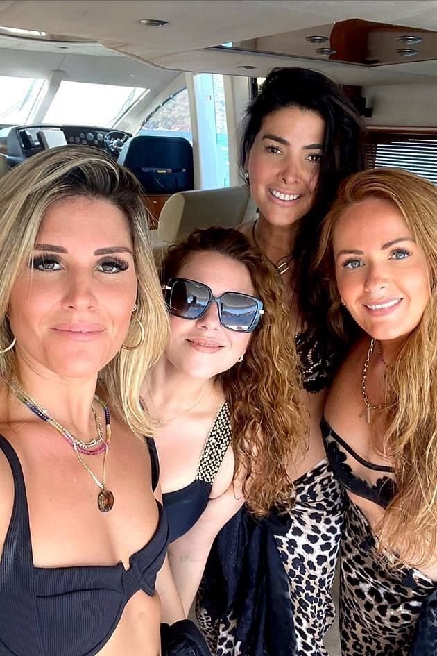 Ana Charur, Lily Pierce, Ale Elizondo y la festejada