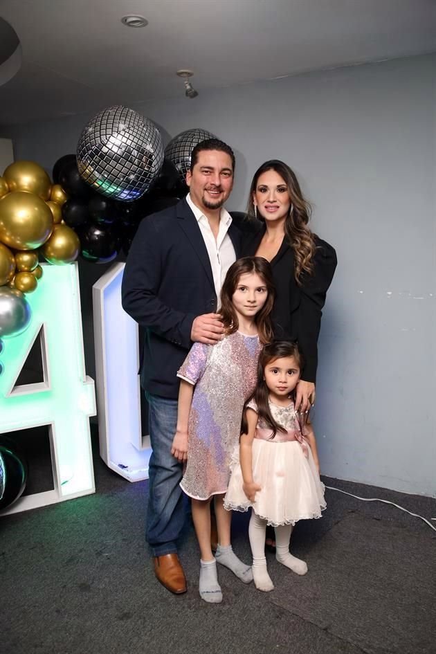 Emilio Treviño, Laura Grijalva, Alessandra Treviño y Majo Treviño