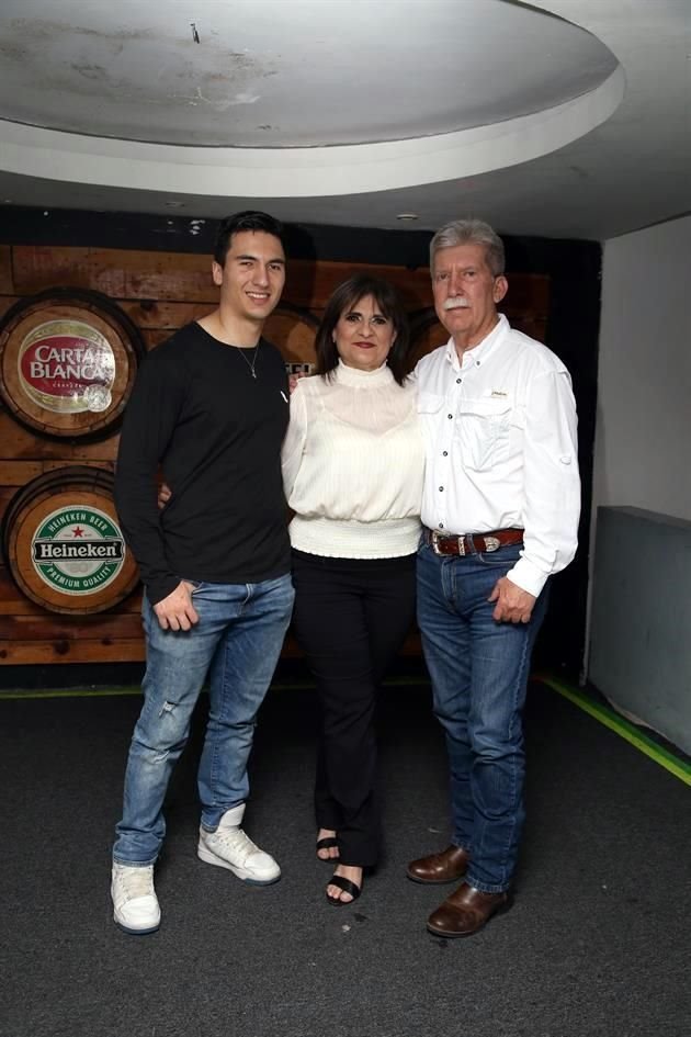 Andrés Treviño, Gabriela de Treviño y Emilio Treviño
