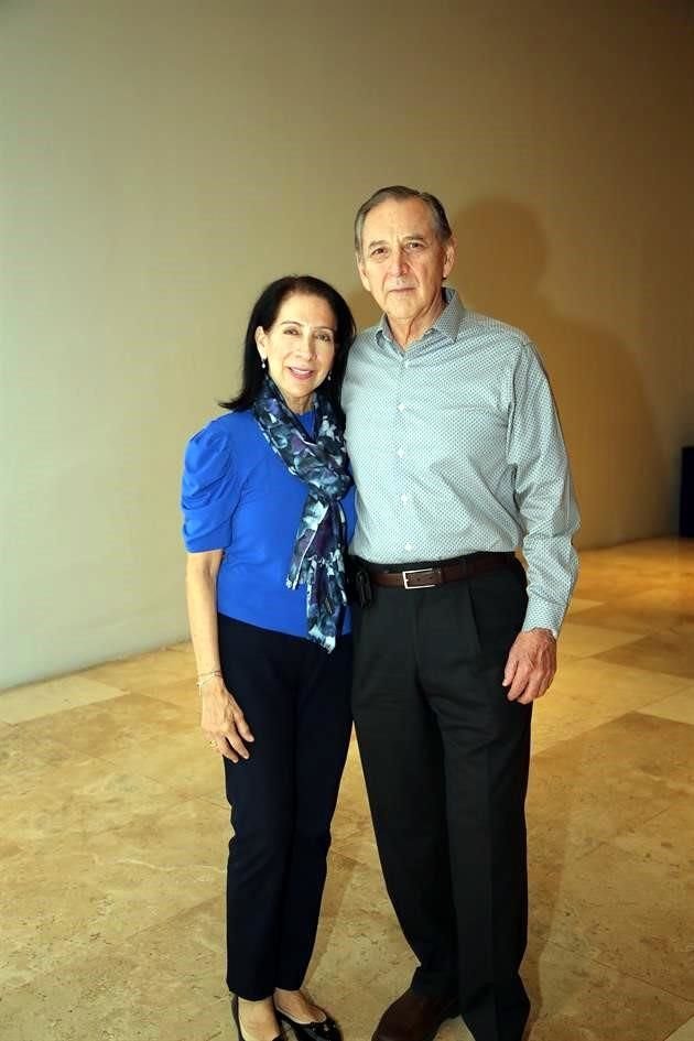 Patricia Santos de Garza y Jesús Garza Alvarado